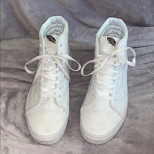 Sk8 Hi canvas Vans. All white